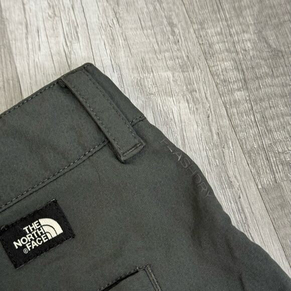 The North Face Men's Hybrid Nylon Flat Front Cargo Shorts Gray Flashdry Size 32 - Picture 3 of 8
